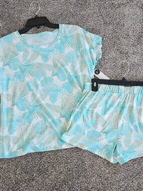 Ladies 2pc Pajama set by Ambrielle Size Small NWT